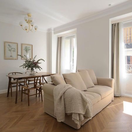 Deluxe Apartment Near Gran Via Madrid Exterior photo