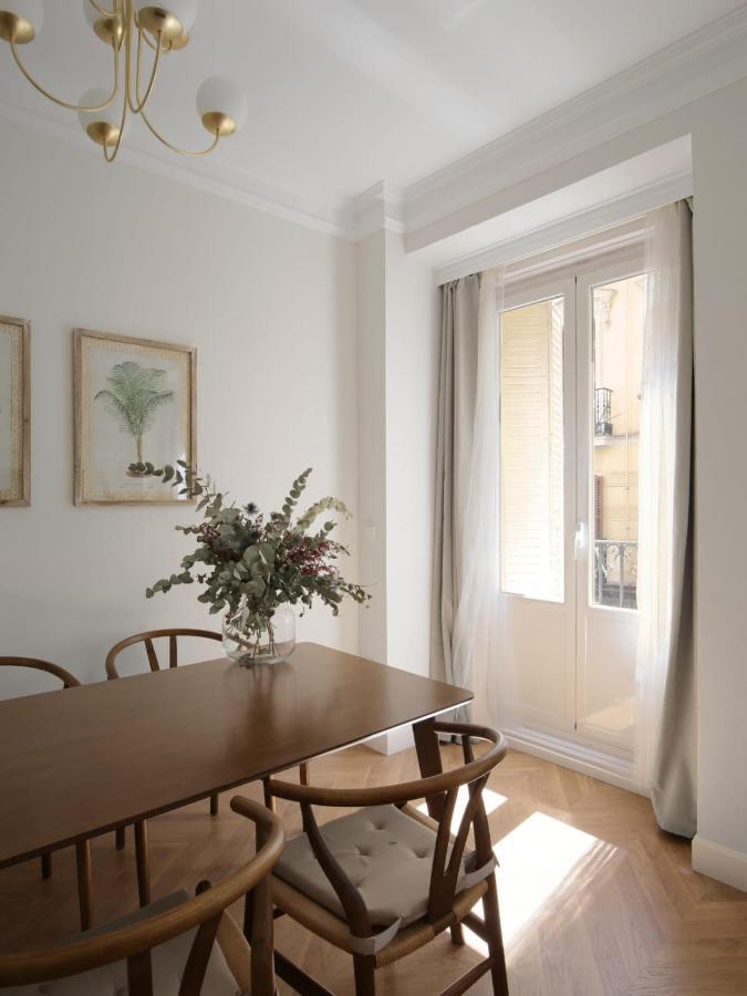 Deluxe Apartment Near Gran Via Madrid Exterior photo