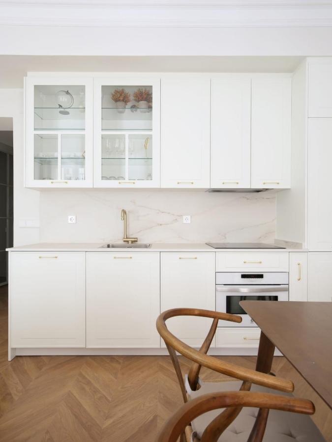 Deluxe Apartment Near Gran Via Madrid Exterior photo